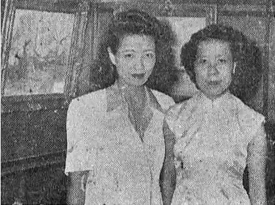 李青萍40年代画展留影3