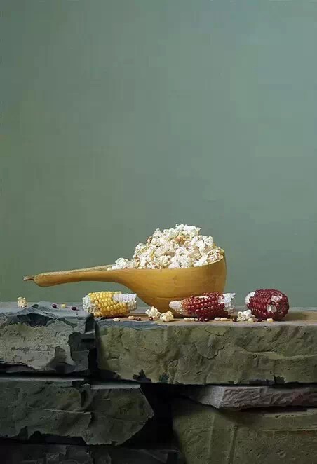 刘向东写实油画静物作品《玉米棒子》