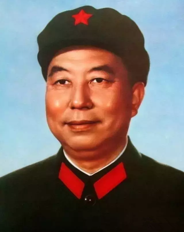 华国锋军装像